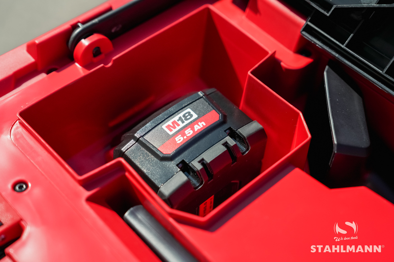 MILWAUKEE M18 FUEL™ PACKOUT™ Vysávač na mokré / suché vysavanie M18FPOVCL-0