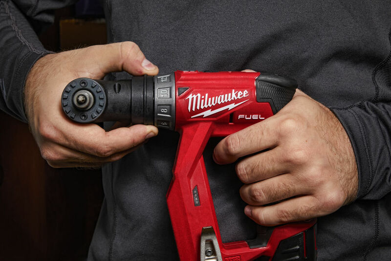 MILWAUKEE M12 FUEL™ Aku vŕtačka bez príklepu s vymeniteľným skľučovadlom M12FDDXKIT-202X