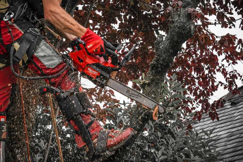 MILWAUKEE M18 FUEL™ Reťazová píla s hornou rukoväťou 30 cm M18FTHCHS30-802