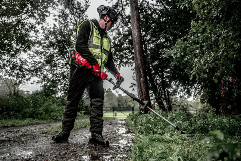 MILWAUKEE QUIK-LOK™ Nadstavec s plotostrihom M18FOPH-HTA