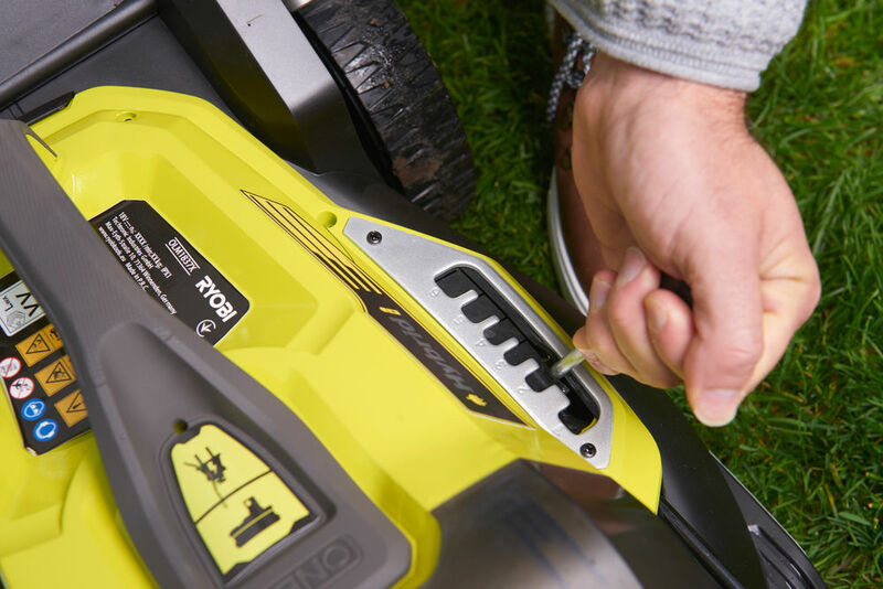 RYOBI 18V ONE+™ Akumulátorová záhradná kosačka 37 cm RY18LMH37A-250