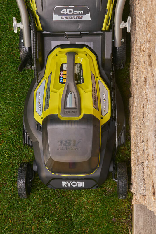 RYOBI 18V ONE+™ Akumulátorová záhradná kosačka 40 cm RY18LMX40A-0