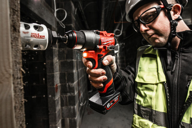 MILWAUKEE M12 FUEL™ Aku vŕtačka bez príklepu - kompaktná M12FDD2-402X