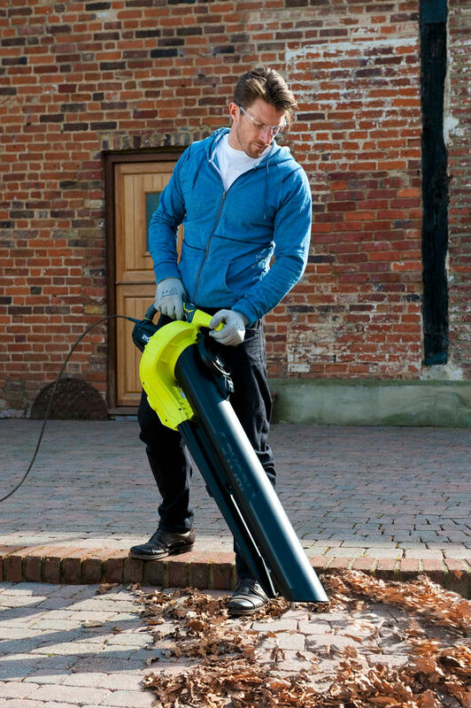 RYOBI 3000 W 3in1 Vysávač a fukár RBV3000CESV