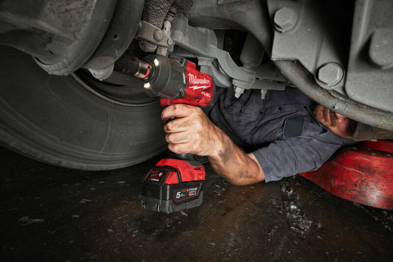 MILWAUKEE M18 FUEL™ 1/2” Aku rázový uťahovák s poistným krúžkom M18FHIW2F12-502X