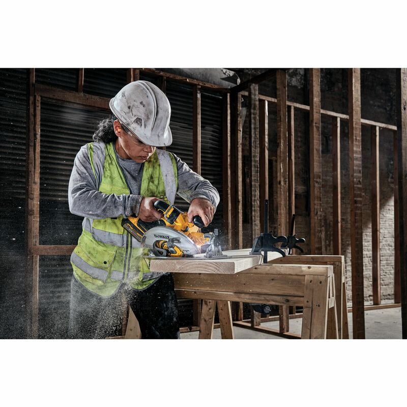 DEWALT 18V XR Aku kotúčová píla 190 mm FLEXVOLT™ ADVANTAGE, 1x 6,0 Ah FLEXVOLT™ DCS573T1-QW
