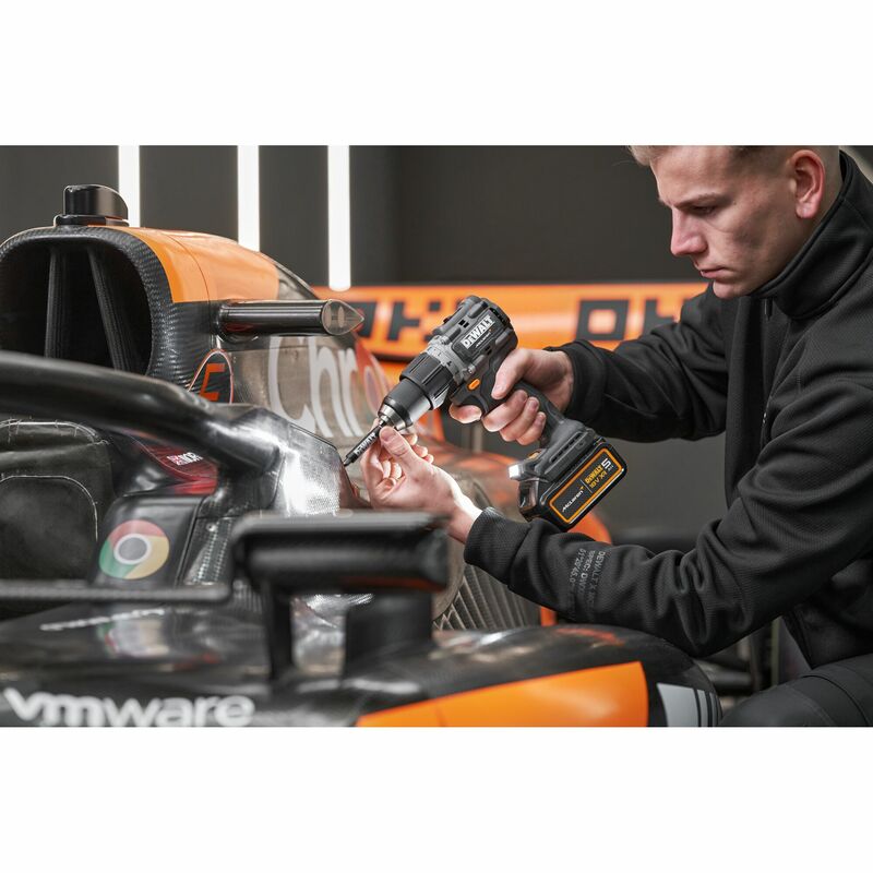 DEWALT | McLaren 18V XR Aku vŕtačka s príklepom, 2x 5,0 Ah DCD85MP2T-QW