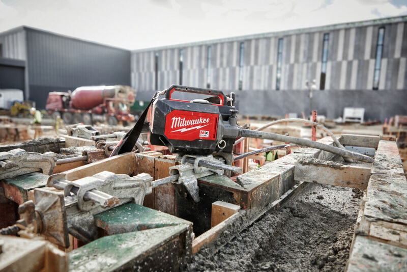 MILWAUKEE MX FUEL™ Kufríkový vibrátor na betón - KIT MXF CVBCKIT-602