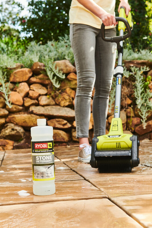 RYOBI 18V ONE+™ Teleskopický patio čistič na plochy RY18PCB-140
