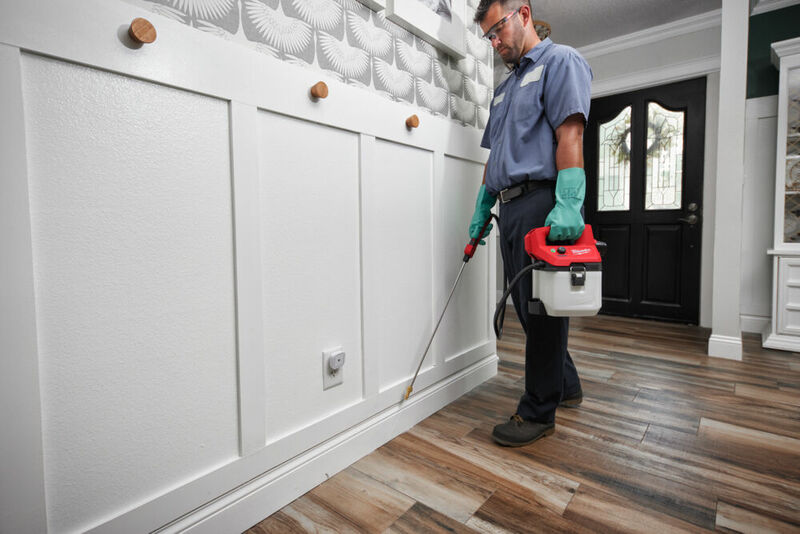 MILWAUKEE M12™ Chemický postrekovač 3,7L M12BHCS3L-201