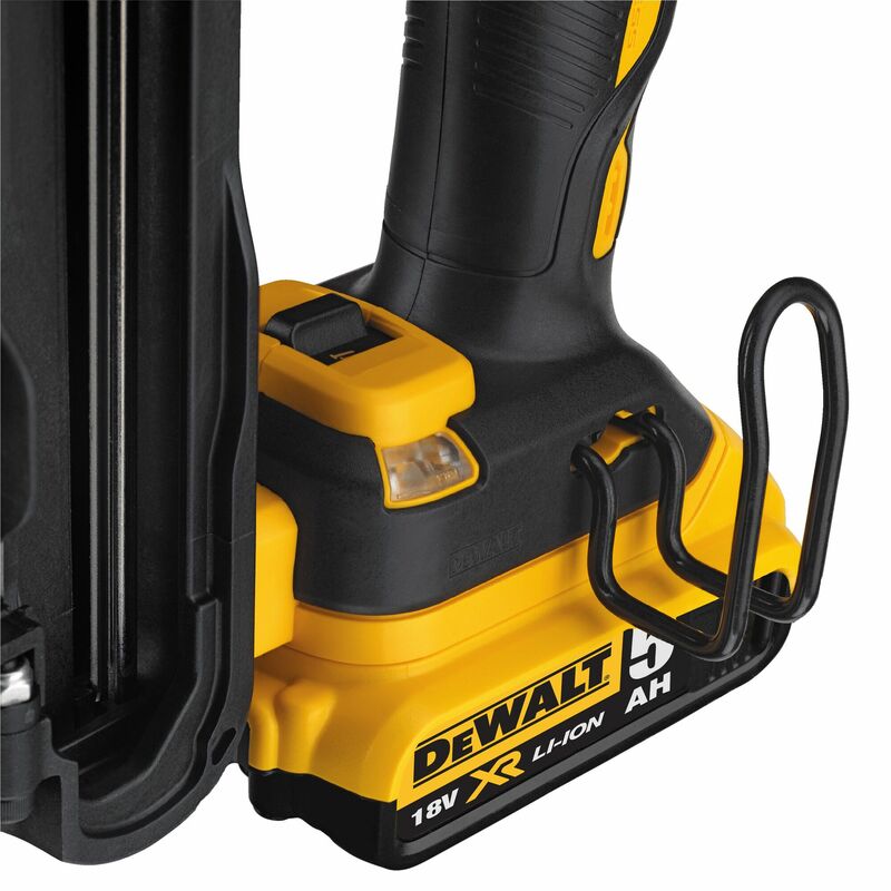 DEWALT 18V XR Aku dokončovacia klincovačka 32-63 mm, 2 x 5,0 Ah DCN650P2-QW