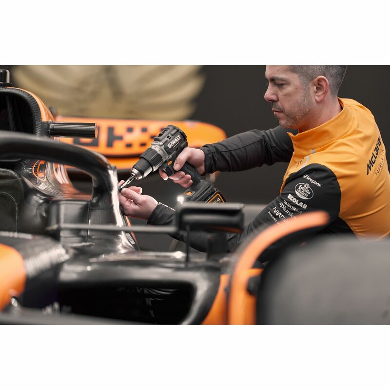 DEWALT | McLaren 18V XR Aku vŕtačka s príklepom, 2x 4,0 Ah DCD85MM2T-QW