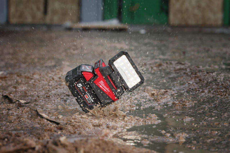 MILWAUKEE M18™ Servisné priestorové svietidlo M18ALIS-0