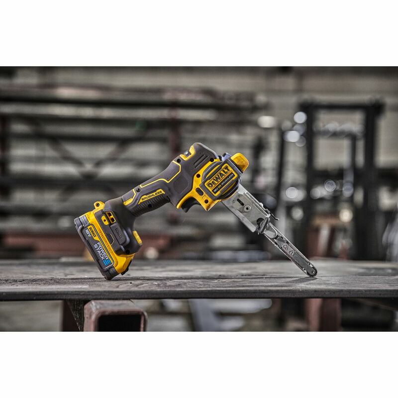 DEWALT 18V XR Aku pilníková brúska, bez aku DCM200N-XJ