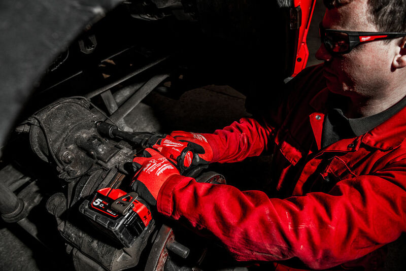 MILWAUKEE M18 FUEL™ 1/2” Aku rázový uťahovák s poistným krúžkom - kompaktný M18FIW2F12-502X