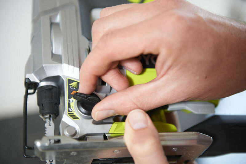 RYOBI 600 W Priamočiara píla RJS850-K