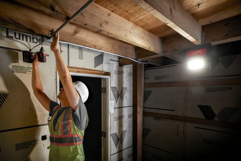 MILWAUKEE M18™ Vysokovýkonné priestorové svietidlo M18HOAL-0