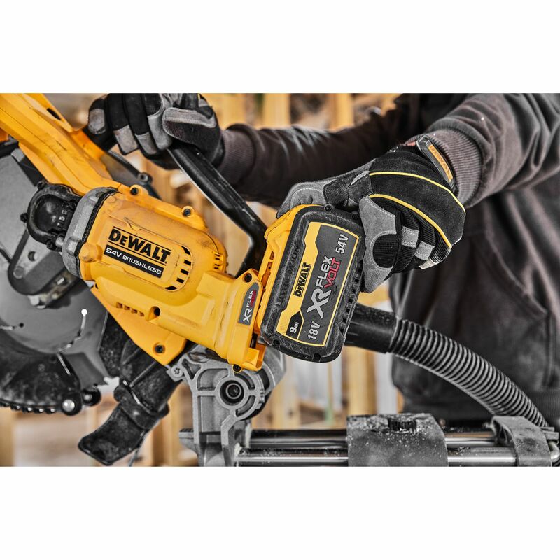 DEWALT 54V XR FLEXVOLT™ Aku pokosová píla kotúč 305 x 30 mm, bez aku DCS781N-XJ