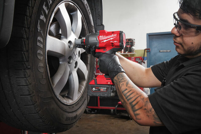 MILWAUKEE M18 FUEL™ 1/2” Aku rázový uťahovák s poistným krúžkom M18FHIW2F12-0