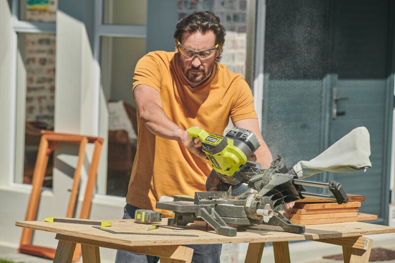 RYOBI 18V ONE+™ 190 mm pokosová píla RMS18190-0