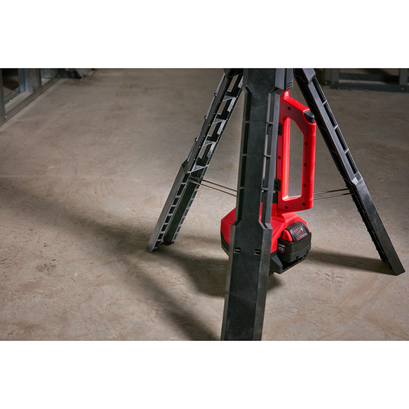 MILWAUKEE M18™ Stojanové svietidlo M18SAL-502B