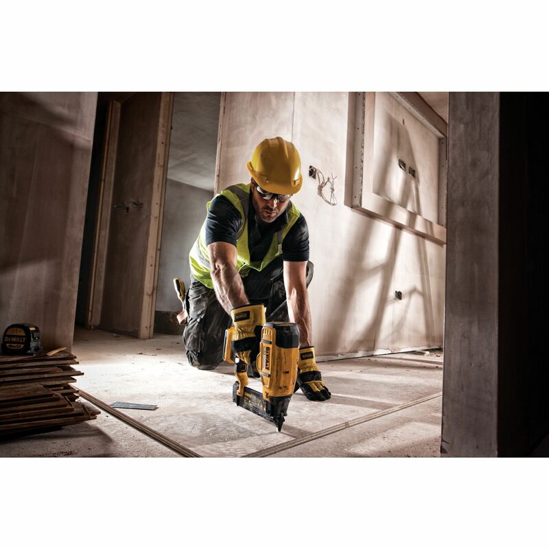 DEWALT 18V XR Aku dokončovacia klincovačka 15-54 mm, bez aku DCN680NT-XJ