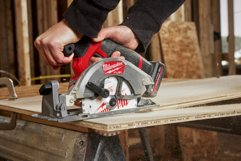 MILWAUKEE M12 FUEL™ Kompaktná okružná píla M12FCS442-0