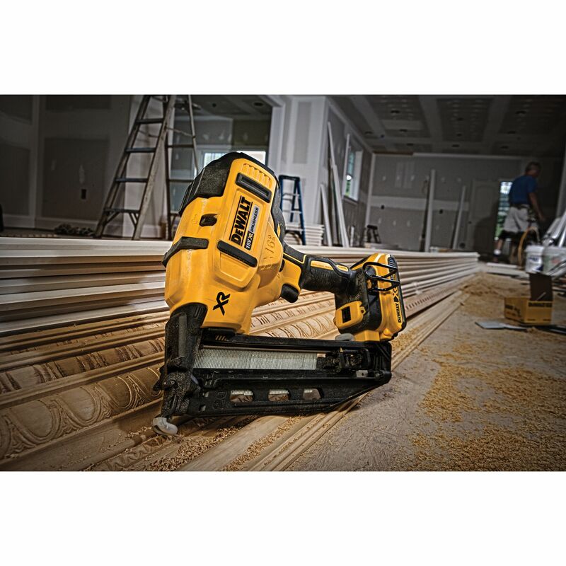 DEWALT 18V XR Aku dokončovacia klincovačka 32-63 mm, bez aku DCN660NT-XJ