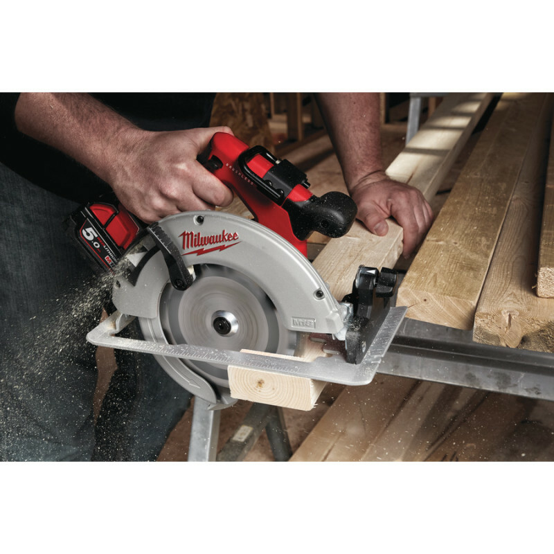 MILWAUKEE M18™ Okružná píla na drevo a plasty 66 mm M18BLCS66-0