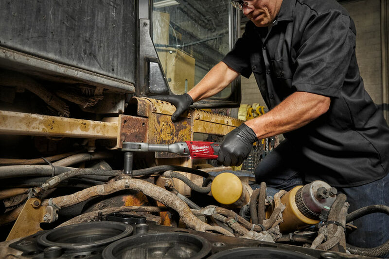 MILWAUKEE M12 FUEL™ 3/8” Aku račňa s predĺženou hlavou M12FIR38LR-0