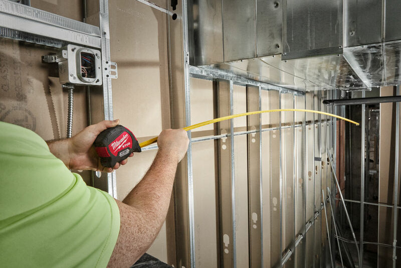 MILWAUKEE Meter, zvinovací STUD™ MAGNETIC 8M/25FT/33MM