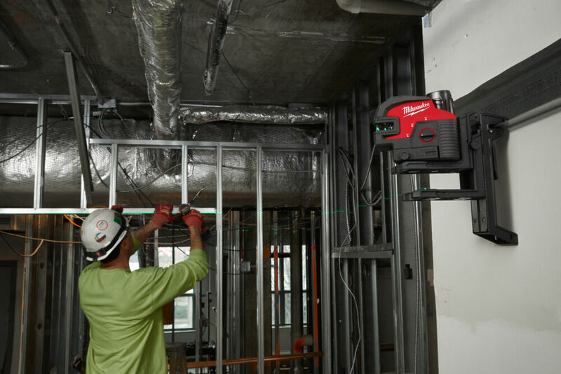 MILWAUKEE M12™ Kombinovaný krížový/4-bodový laser - zelený M12CLL4P-0C