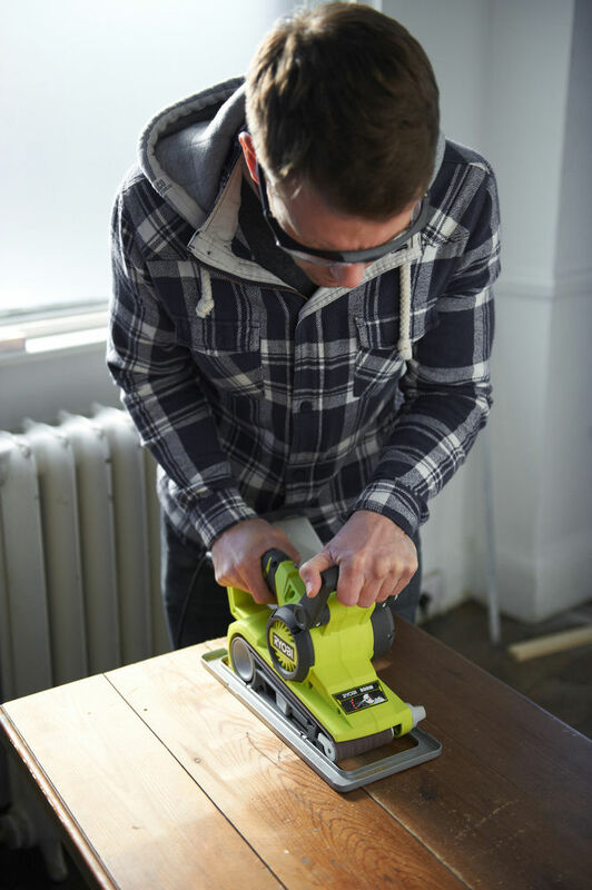 RYOBI 750 W Pásová brúska EBS750