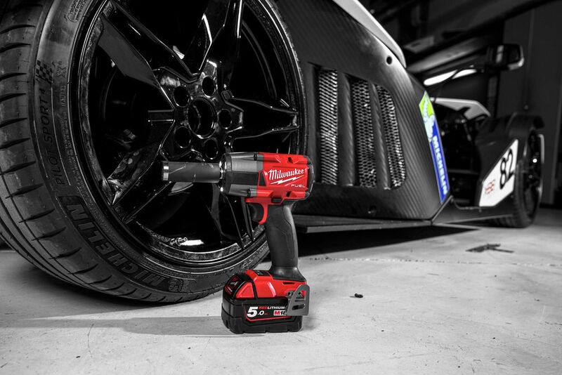 MILWAUKEE M18 FUEL™ 1/2” Aku rázový uťahovák s poistným krúžkom M18FMTIW2F12-502X