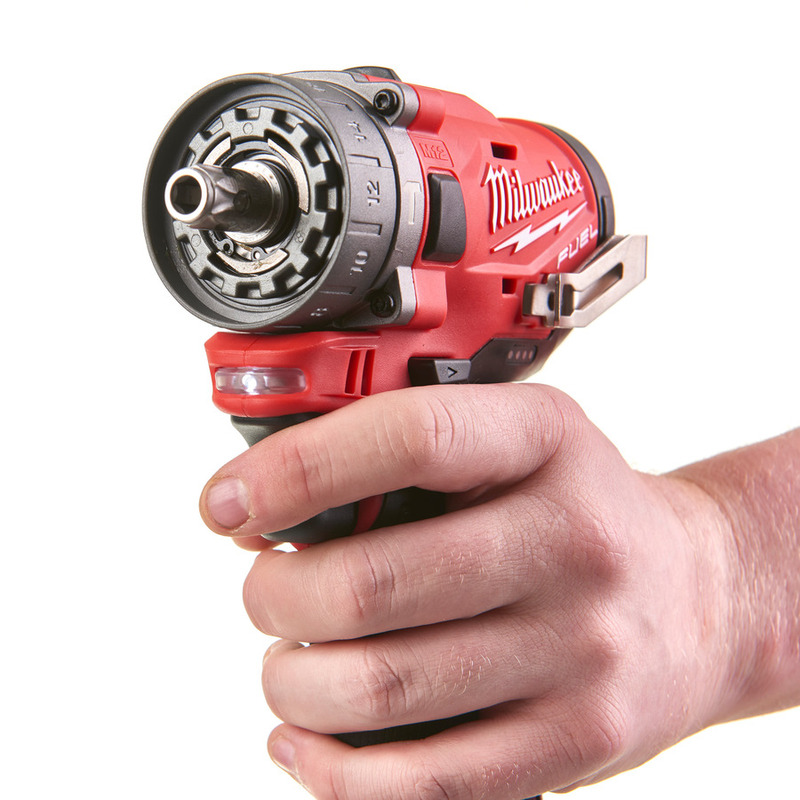 MILWAUKEE M12 FUEL™ Aku vŕtačka s príklepom s vymeniteľným skľučovadlom M12FPDXKIT-202X