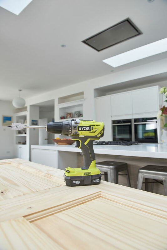 RYOBI 18V ONE+™ Aku vŕtačka s príklepom R18PD2-220S