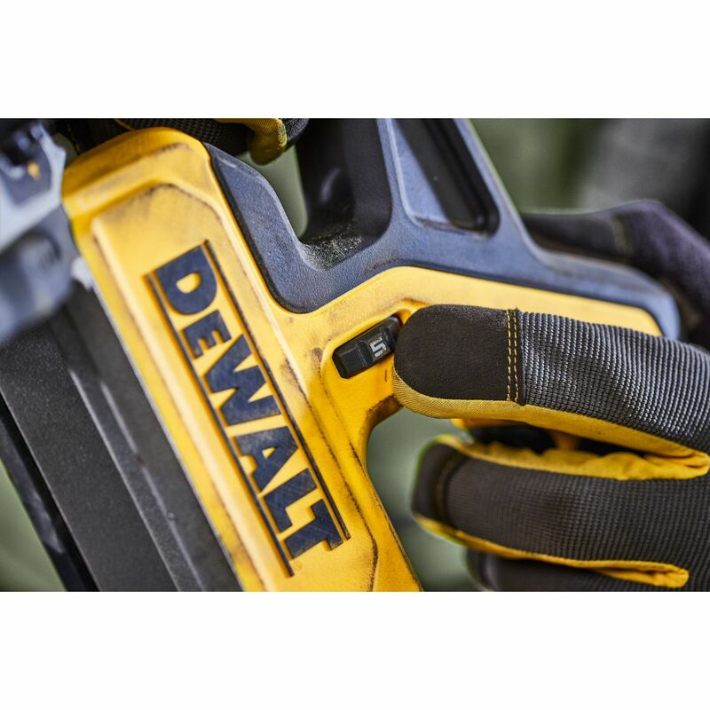 DEWALT 18V XR Aku pásová píla 899 mm, bez aku DCS378N-XJ
