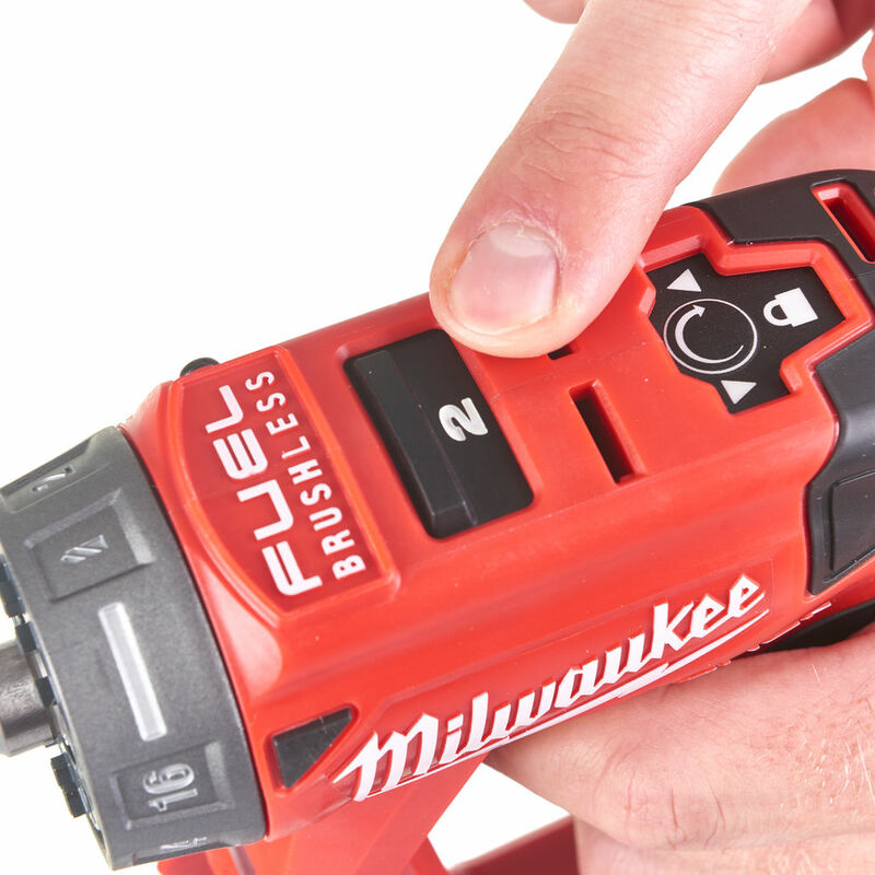 MILWAUKEE M12 FUEL™ Aku vŕtačka bez príklepu s vymeniteľným skľučovadlom M12FDDXKIT-202X