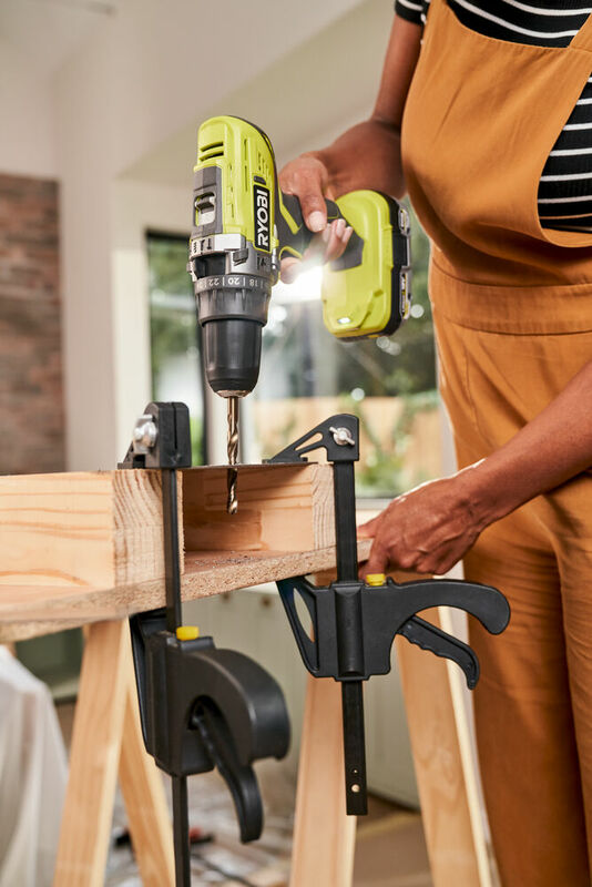 RYOBI 18V ONE+™ Aku vŕtačka s príklepom R18PD3-220S