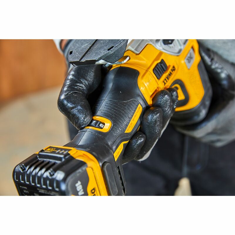 DEWALT 18V XR Aku priamočiara píla, bez aku DCS335N-XJ
