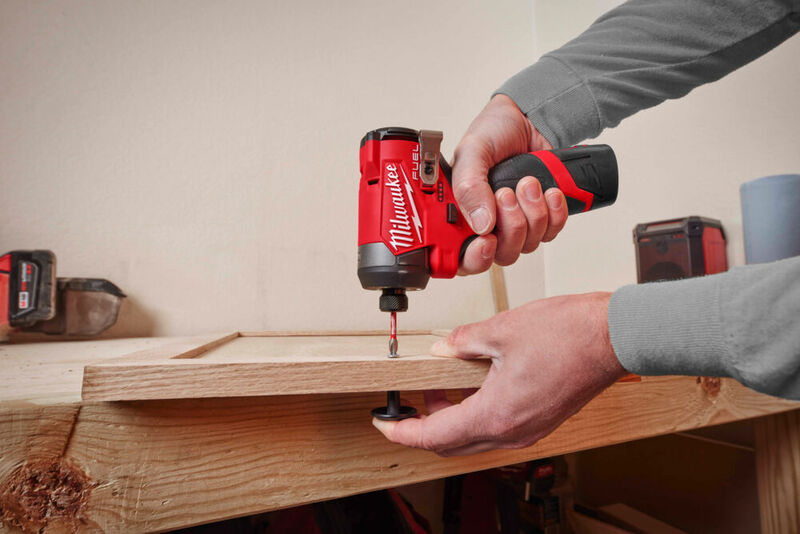 MILWAUKEE M12 FUEL™ 1/4” Hex aku rázový uťahovák - kompaktný M12FID2-202X