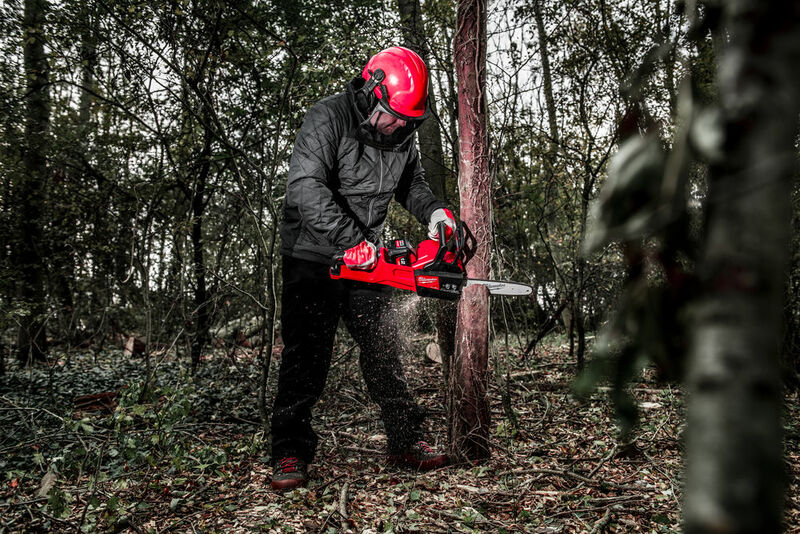 MILWAUKEE M18 FUEL™ Reťazová píla 30 cm M18FCHSC-0
