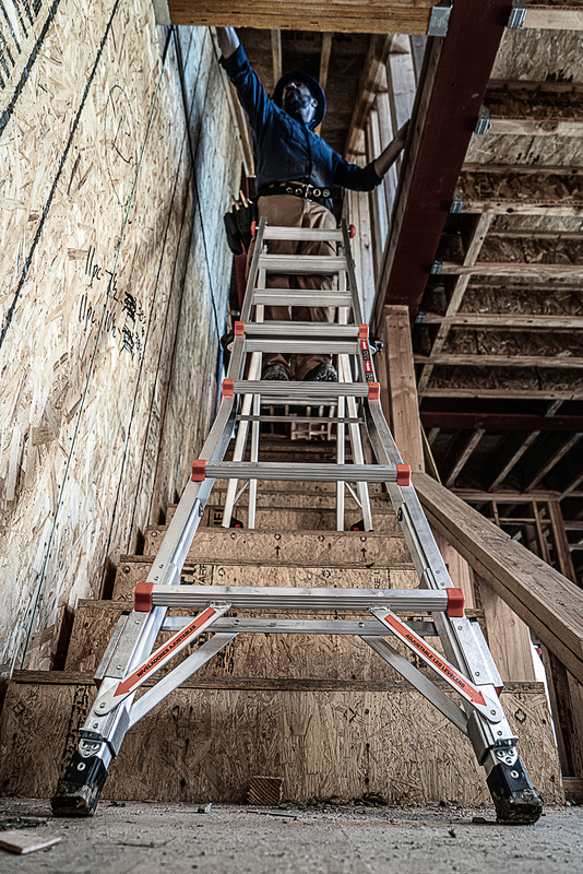 LittleGiant Hliníkový rebrík LEVELER™, 4 x 4 kĺbový výsuvný s výškovo nastaviteľnými noham