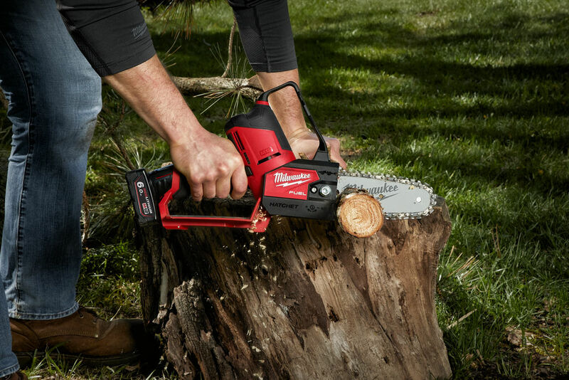 MILWAUKEE M12 FUEL™ HATCHET™ Kompaktná reťazová píla M12FHS-0