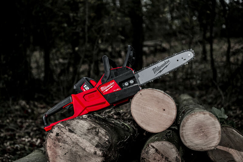 MILWAUKEE M18 FUEL™ Reťazová píla 30 cm M18FCHSC-121
