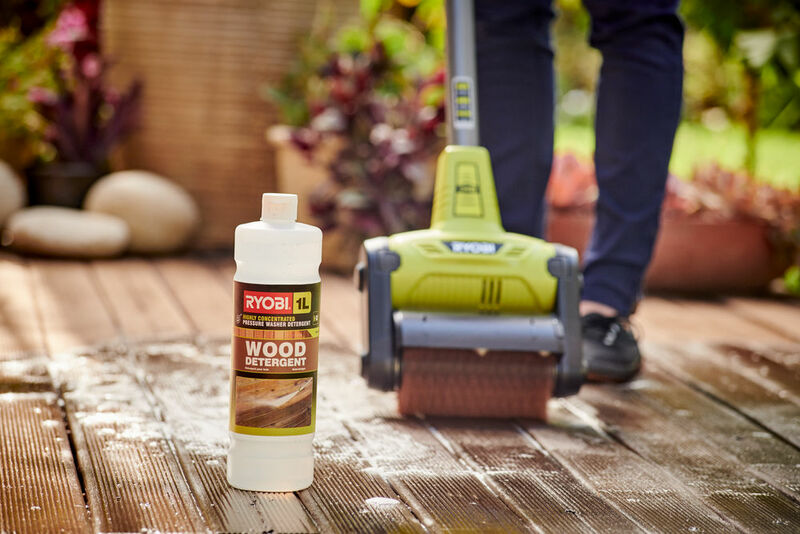 RYOBI 18V ONE+™ Teleskopický patio čistič na plochy RY18PCB-140