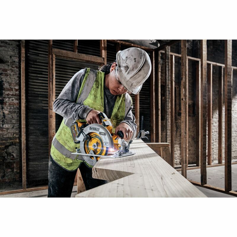 DEWALT 18V XR Aku kotúčová píla 190 mm FLEXVOLT™ ADVANTAGE, 1x 6,0 Ah FLEXVOLT™ DCS573T1-QW