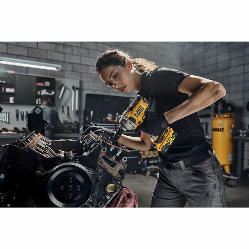 DEWALT 18V XR 1/2” Aku rázový uťahovák s poistnou guličkou, bez aku DCF892N-XJ
