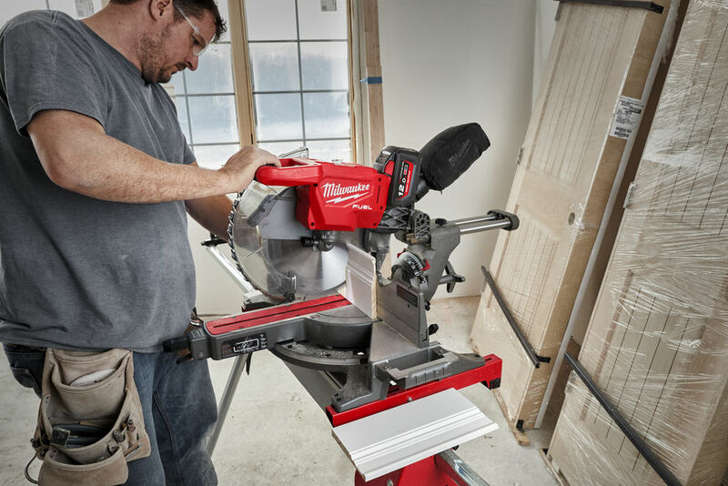 MILWAUKEE M18 FUEL™ ONE-KEY™ Pokosová píla 305 mm M18FMS305-121
