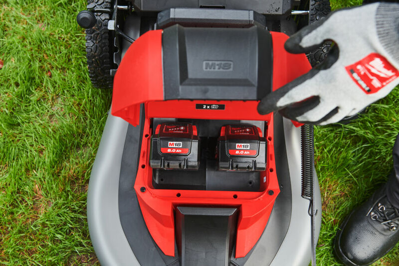 MILWAUKEE M18 FUEL™ Akumulátorová záhradná kosačka 46 cm s pojazdom M18F2LM46-802